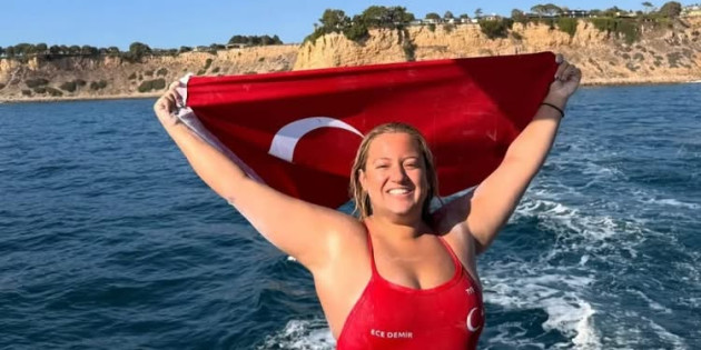 Ultra maraton yüzücüsü İzmirli Eda Savcıgil’den tarihi birincilik
