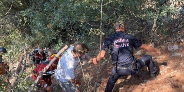 Menteşe’nin Sarnıç Mahallesinde araç 5o metre uçuruma yuvarlandı.