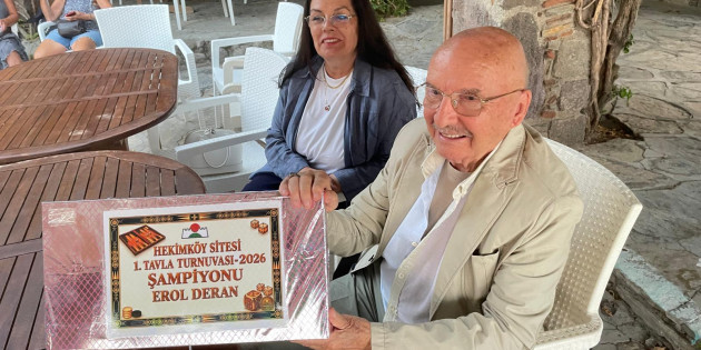 Kanun Ustası Erol Deran, Bodrum’da “tavla şampiyonu” oldu