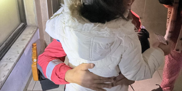 Yedi yaşındaki Çocuk   Asansörde mahsur kaldı