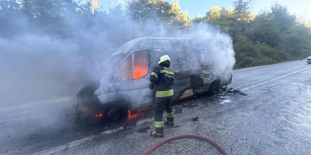 Servis Minibüsü yandı 