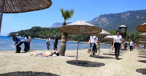 TOPLUM GÖNÜLLÜLERİ  AKYAKA’DA TEMİZLİK YAPTI