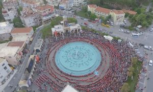 1919 öğrenci saat:19.19 da “Atabarı” oynadı