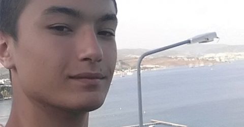 Çocuk parkında canına kıydı.