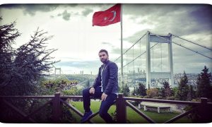 EVİNE GİRERKEN VURULDU, 13 GÜN HAYATA TUTUNABİLDİ.