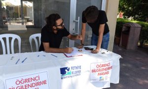 Yeni Öğrenciler İçin Bilgilendirme Masaları Kuruldu
