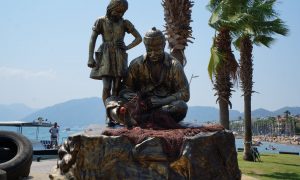 BALIKÇI DEDE VE TORUNU ESKİ YERİNDE