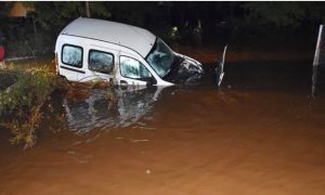 Marmaris’te bir araç dereye düştü