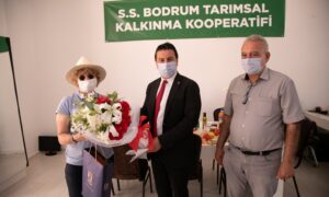 BAŞKAN ARAS ÇİFTÇİLERİN VE ECZACILARIN GÜNÜNÜ KUTLADI 