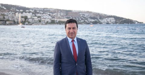 Bodrum Belediye Başkanı Ahmet Aras, korona virüse yakalandı.