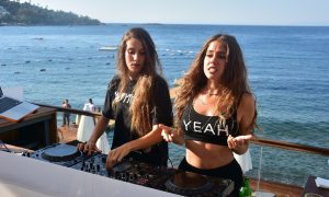 “MAMBA BEACH’TE AFRİKALI GARSONLARDAN COFFIN DANSI”