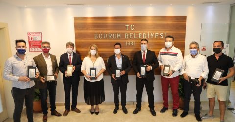 BODRUM’DAKİ ÖĞRENCİLERE TABLET DESTEĞİ