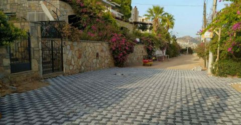 PARKE YOL YAPIM ÇALIŞMALARI SÜRÜYOR