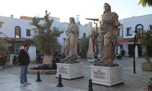 HEYKELLER YENİ YERİNDE SERGİLENİYOR