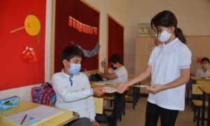 Diktiği Maskeleri Hediye Etti