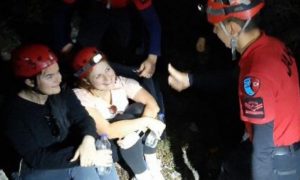 Dağda kaybolan İngiliz turistler kurtarıldı