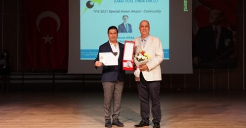 TÜRK FİZİK DERNEĞİ’NDEN BAŞKAN ARAS’A ONUR ÖDÜLÜ