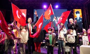 BAŞKAN ARAS, ONUR AKIN’LA DÜET YAPTI