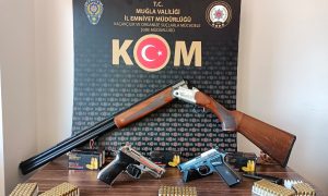 RUHSATSIZ SİLAH VE MERMİ ELE GEÇİRİLDİ