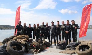 KIYIDA VE DENİZDE TEMİZLİK SÜRÜYOR