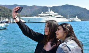 Lüks yatlarını Türkiye’ye kaçıran Abramoviç’in ülkeye yatırım yapacak” iddiası