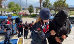 SEVGİLİSİ YÜZÜNDEN CİNAYET İŞLEDİ  