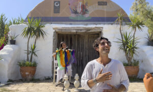 “Tabanları Yağlamak” Gümüşlük’te sahnelendi