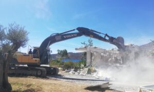 ÇÖKERTME’DEKİ KAÇAK YAPILARIN YIKIMI BAŞLADI