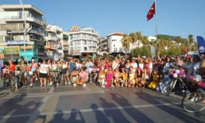 SÜSLÜ KADINLAR “MARMARİS’TEN MIAMI’YE” PEDAL BASTILAR