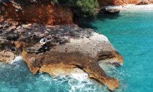 Hamdi Demirtaş’ın “Deniz Üstü Köpürür” yeni klibi yayınladı