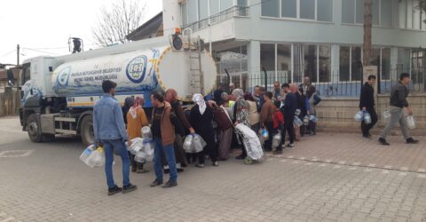 Büyükşehir Ekipleri Çadır Kentlerin Su İhtiyaçlarını Karşılıyor
