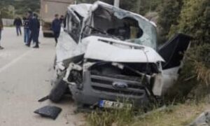 KAMYONLA KAMYONET ÇARPIŞTI BİR ÖLÜ 