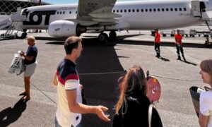 İngiltere’den Dalaman’a gelen uçak iki sarhoşun saldırısıyla  Yunanistan’a acil iniş yaptı
