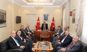 AK Partili Belediye başkanları valiyi ziyaret ettiler.