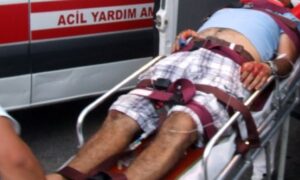Büyükşehir belediyesi personeline çarpan otomobil kaçtı