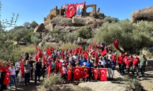 MİLAS’TA DAĞLAR TAŞLAR “YAŞASIN CUMHURİYET” SESİYLE YANKILANDI