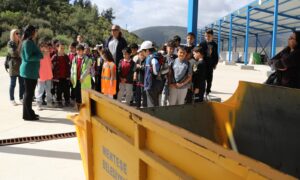 MİNİKLER ATIK KONUSUNDA BİLGİLENDİRİLDİ