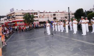 KIBRIS BARIŞ HAREKATININ 50. YILINDA MARMARİS’TE SAHNESİZ KONSER!..