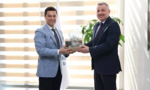 Moldova Büyükelçisi Marmaris Belediye Başkanını  ziyaret etti