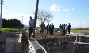 KÖPRÜ İNŞAASI SONA YAKLAŞTI… HASTANE YOLUNDA ÇALIŞMALAR SÜRÜYOR