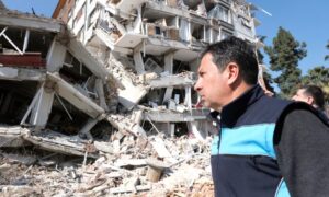 Depremin Yıldönümünde Başkan Aras, Deprem Bölgesinde