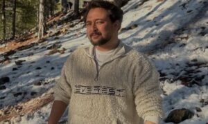 Kontrolden çıkan motosiklet yol kenarına savruldu: 1 ölü