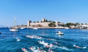 Bodrum’da sağlık için kulaç attılar