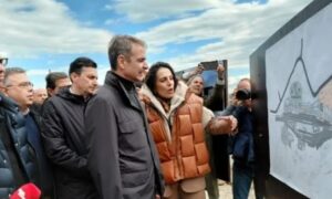 Yunan Başbakan Türkiye sınırında konuştu : “Türkiye’ye açılan kapı hak ettiğimiz seviyeye gelecek”