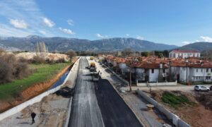 Kötekli ve Yeniköy’e 3 Bin 700 Metrelik Sıcak Asfalt