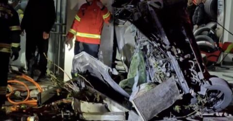 Bodrum’da otomobil Dükkana  girdi  üç yaralı