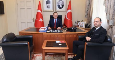 PTT İzmir 2. Bölge Müdürü Avni Oruçlu, Vali Dr. İdris Akbıyık’ı ziyaret etti.
