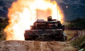 Yunanistan Güney Kıbrıs’ı cephaneliğe çeviriyor, şimdide tank sevkiyatı yapacaklar