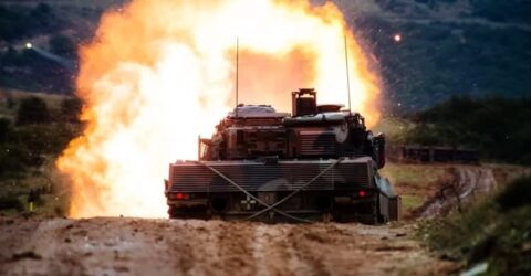 Yunanistan Güney Kıbrıs’ı cephaneliğe çeviriyor, şimdide tank sevkiyatı yapacaklar