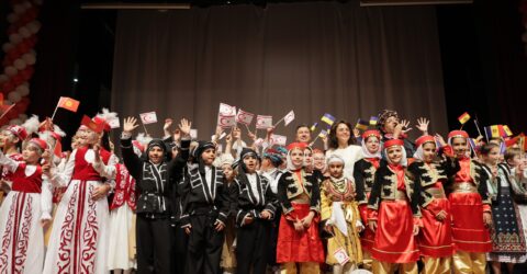 Dünyanın dört bir yanından gelen çocuklar Menteşe ‘de sahneye çıktılar